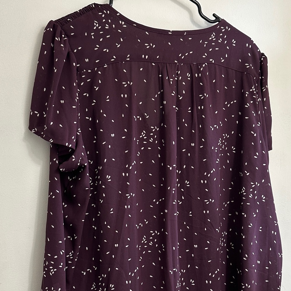 Chic Plum Blouse With Delicate Pattern - image 3